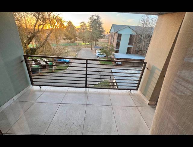 2 BEDROOM APARTMENT FOR SALE IN BRENTWOOD